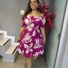 fundo fuscia folhas brancas
